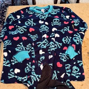 No boundaries Sm-Fleece  Pajamas with Skull and Heart Pattern
